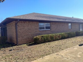 54 Sharon Rd in Lawton, OK - Building Photo - Building Photo