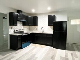 906 Eagle Ave in Pasadena, TX - Building Photo