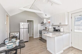 572 Montauk Hwy in Westhampton Beach, NY - Building Photo - Building Photo
