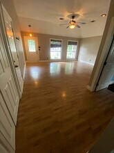 702 Spring Hollow Dr in Leander, TX - Foto de edificio - Building Photo