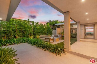 2189 Summitridge Dr, Unit 823 in Beverly Hills, CA - Foto de edificio - Building Photo