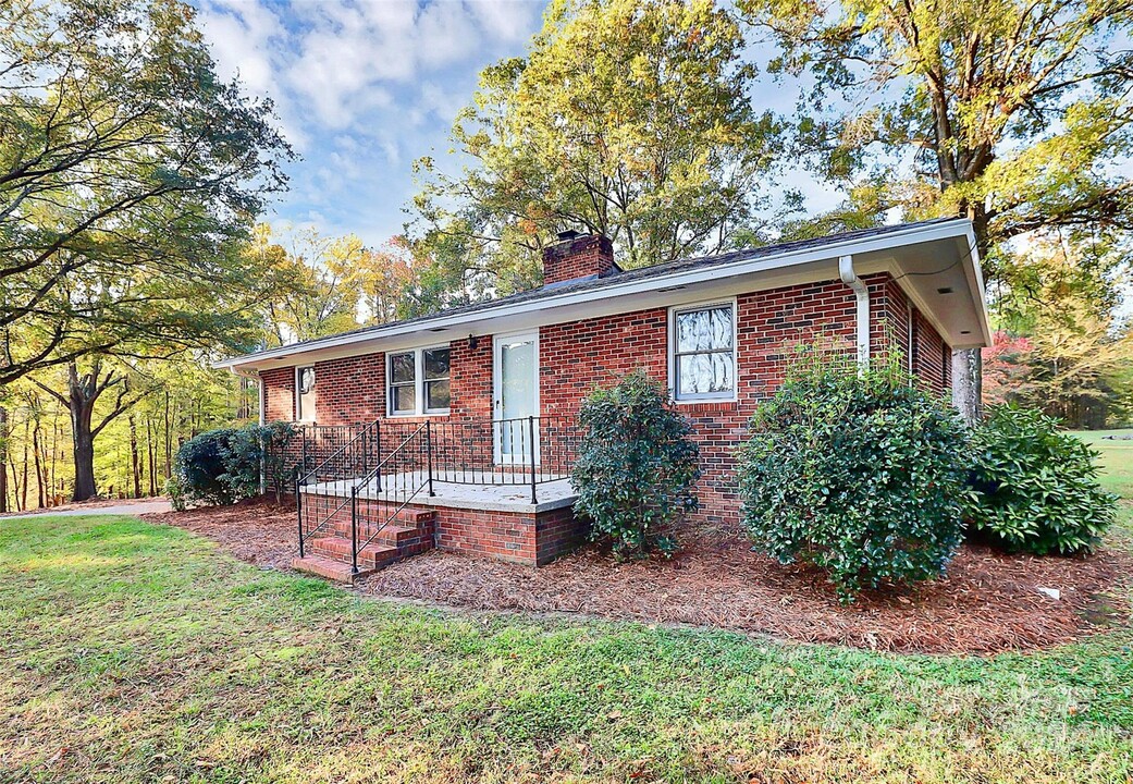 3685 Old Salisbury-Concord Rd in Concord, NC - Building Photo