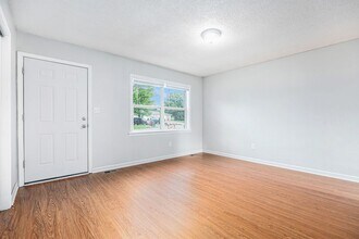 1041 N Aztec Ct in Independence, MO - Building Photo - Building Photo