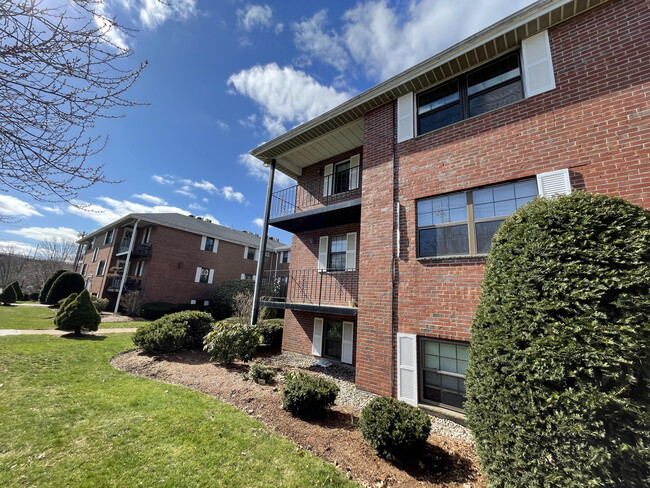 360 Neponset St, Unit 709 in Canton, MA - Building Photo - Building Photo