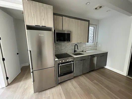 459 E 135th St in Bronx, NY - Foto de edificio