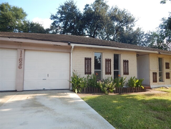 11626 Sharpview Dr