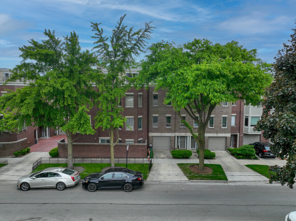 Lakewood Commons in Chicago, IL - Building Photo