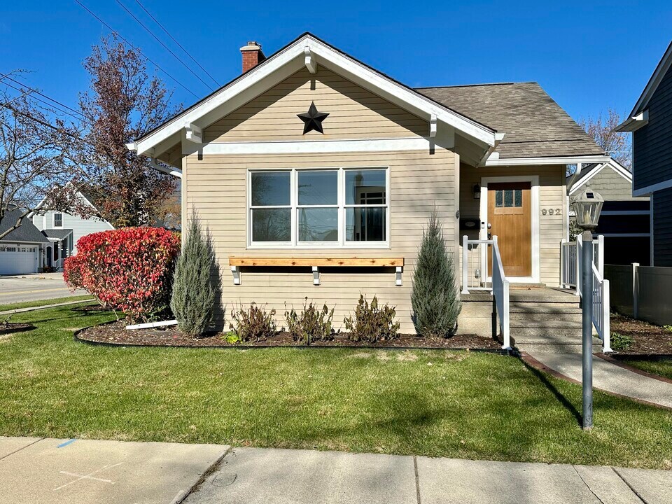 992 Palmer in Plymouth, MI - Building Photo