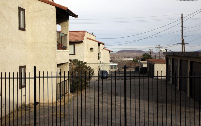 812 E Virginia Way in Barstow, CA - Building Photo - Building Photo