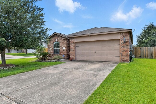 737 Grassy Knoll Ln in La Marque, TX - Building Photo - Building Photo
