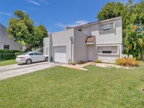8662 Bridle Path Ct in Davie, FL - Building Photo - Building Photo