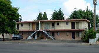 The Crestview Apartments in Springfield, OR - Building Photo