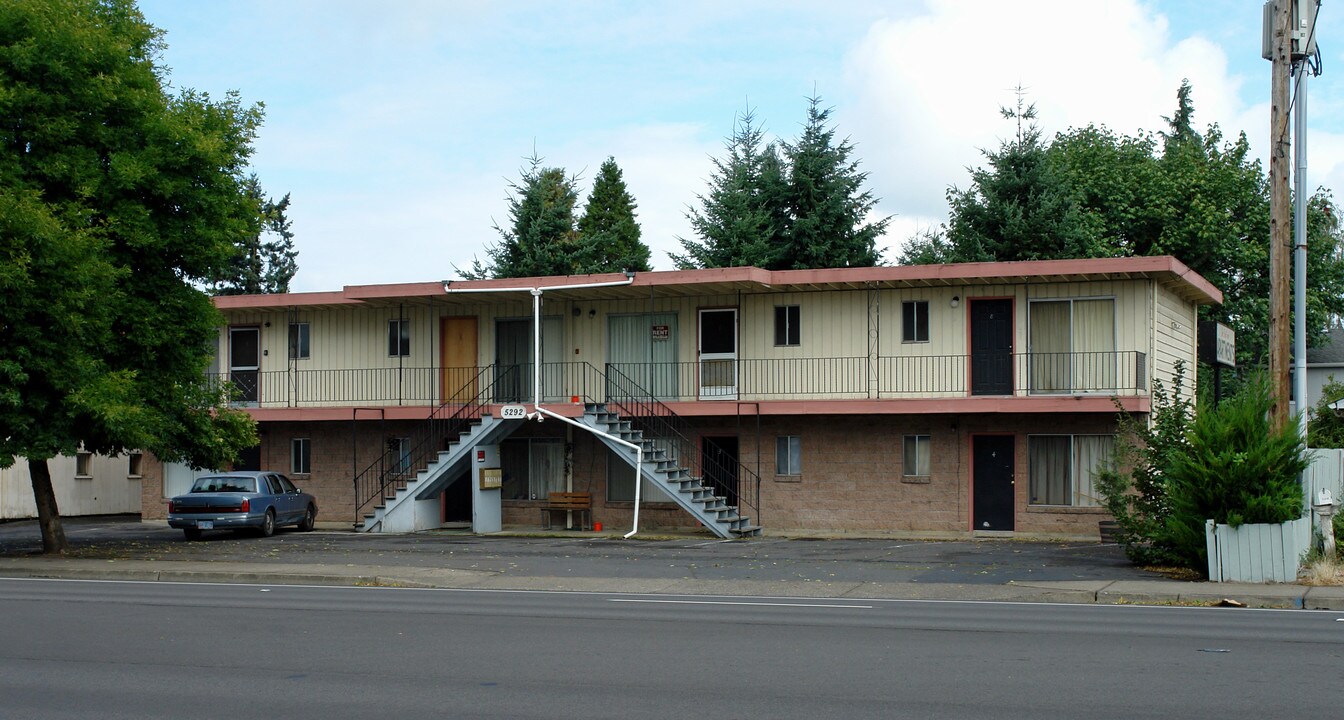 The Crestview Apartments in Springfield, OR - Foto de edificio