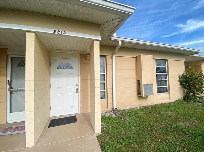 2215 Club Cir in Lakeshore, FL - Building Photo - Building Photo