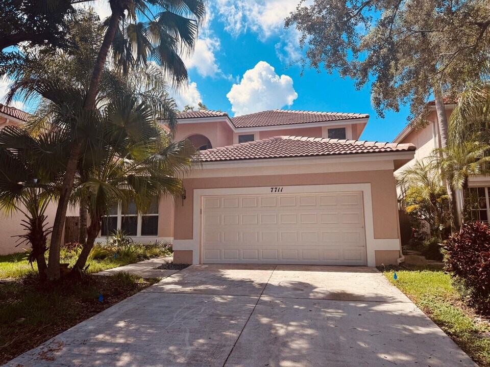 7711 NW 29th St in Margate, FL - Building Photo