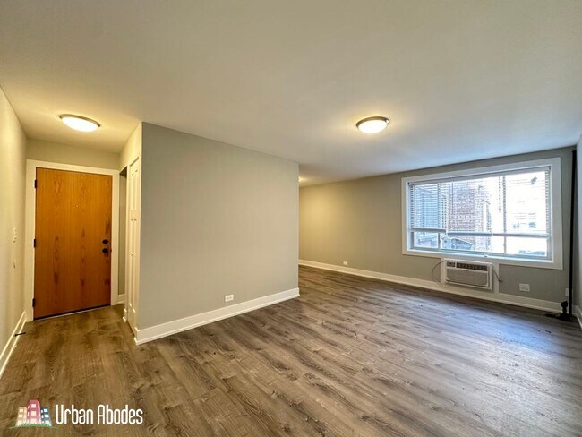 527 W Surf St, Unit A04C in Chicago, IL - Building Photo - Building Photo