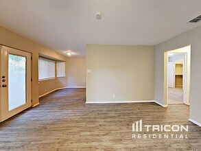7546 Oriental Trail in San Antonio, TX - Foto de edificio - Building Photo