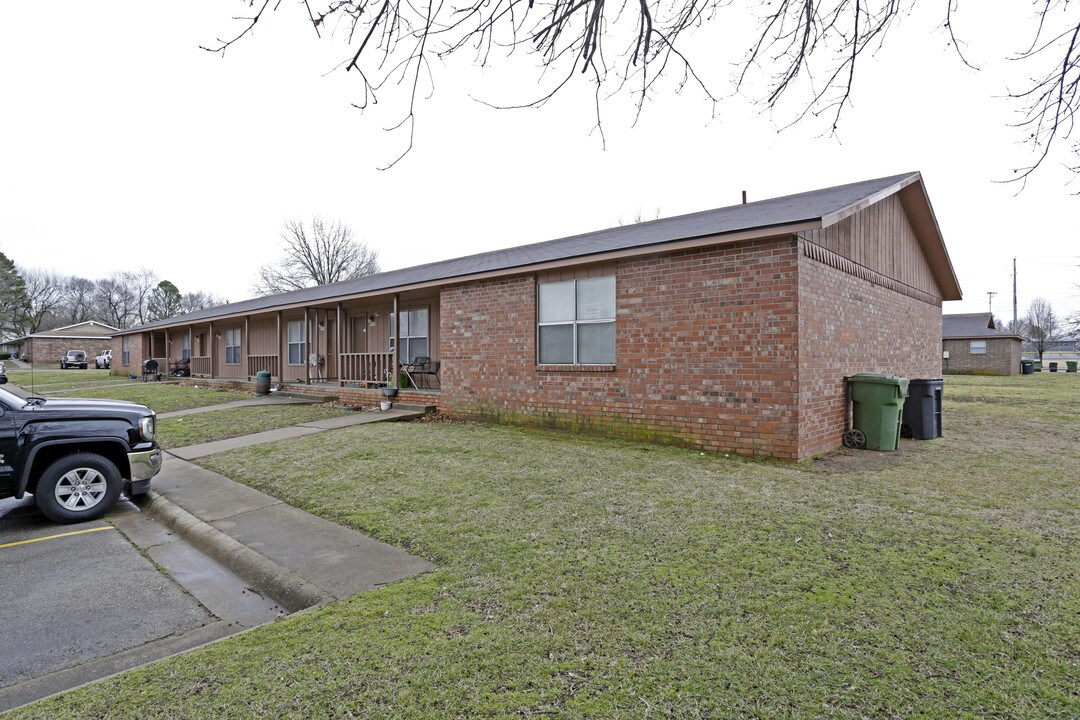 1204-1230 W Bishop Dr in Rogers, AR - Building Photo