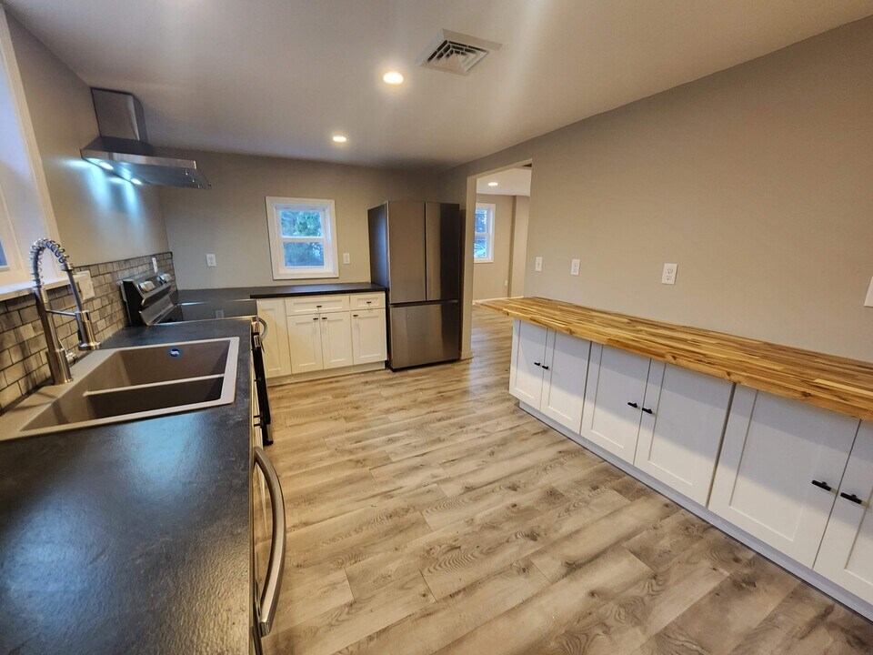 4717 Fox Ave in Niagara Falls, NY - Building Photo