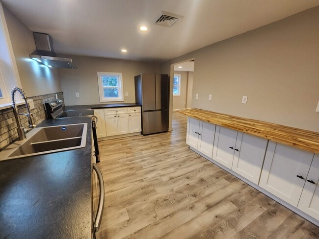 property at 4717 Fox Ave