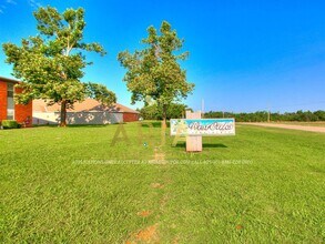 511 W Fox Rd in Newcastle, OK - Building Photo - Building Photo