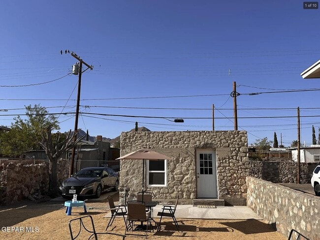 property at 2721 Sacramento Ave