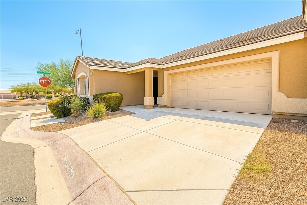 4837 Raw Umber Ct in Las Vegas, NV - Building Photo