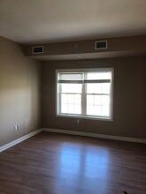 8 Walnut St, Unit 408 in Peabody, MA - Foto de edificio - Building Photo