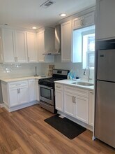 1535 N Harding Ave, Unit 2 BEDROOM in Chicago, IL - Building Photo - Building Photo