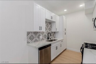 3318 N Decatur Blvd in North Las Vegas, NV - Building Photo - Building Photo