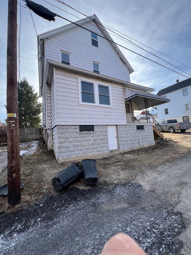 734 E Locust St-Unit -Lower in Scranton, PA - Building Photo - Building Photo