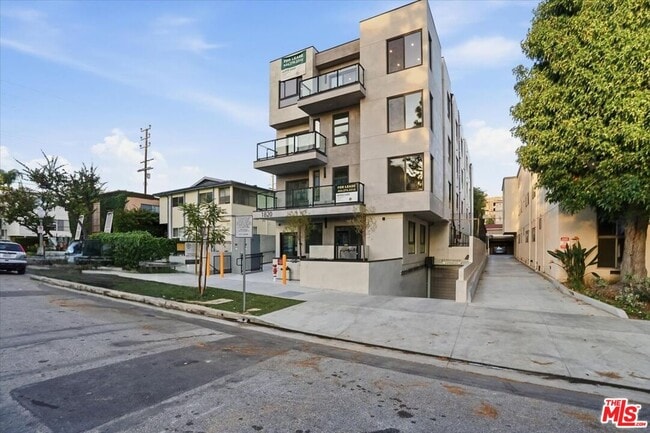 1820 Prosser Ave in Los Angeles, CA - Building Photo - Building Photo