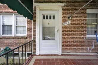 1728 Aberdeen Rd in Towson, MD - Foto de edificio - Building Photo