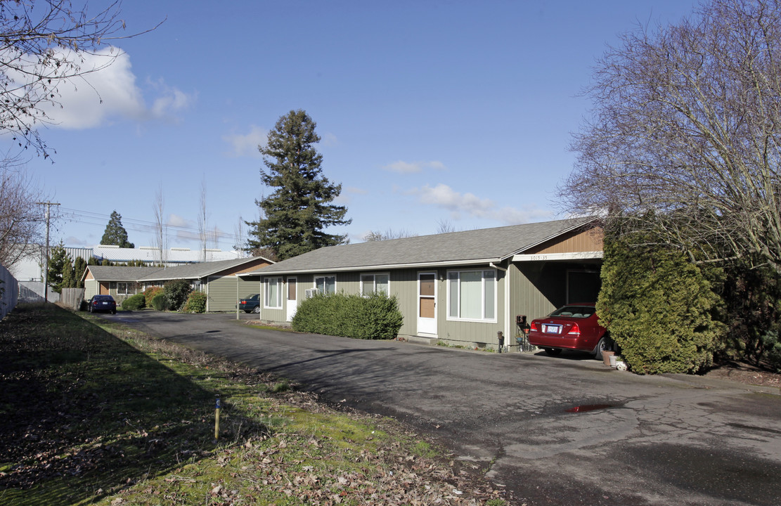 3015-3035 SW 214th Ave in Beaverton, OR - Building Photo