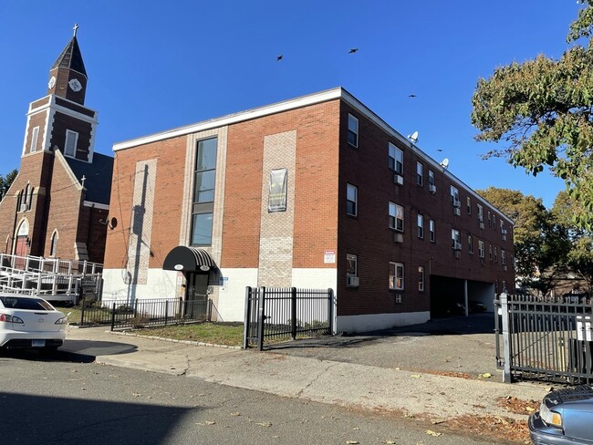 Bridgeport Portfolio Apartments in Bridgeport, CT - Building Photo - Building Photo