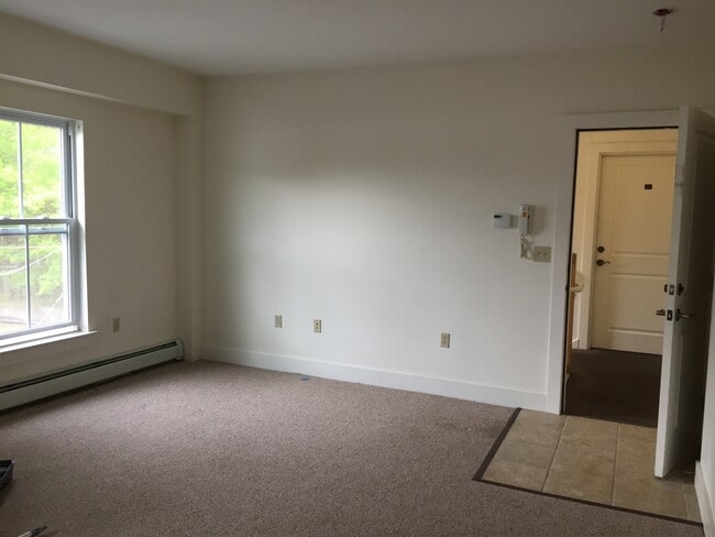 9 State St in Windsor, VT - Building Photo - Building Photo