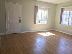 7039 W Manchester Ave, Unit 7039 in Los Angeles, CA - Building Photo - Building Photo
