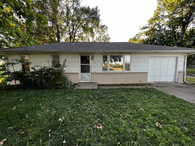 707 S Webster St in Spring Hill, KS - Building Photo - Building Photo