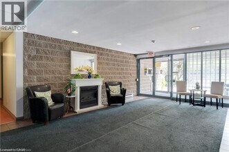 404 Hunter St E in Hamilton, ON - Building Photo - Building Photo