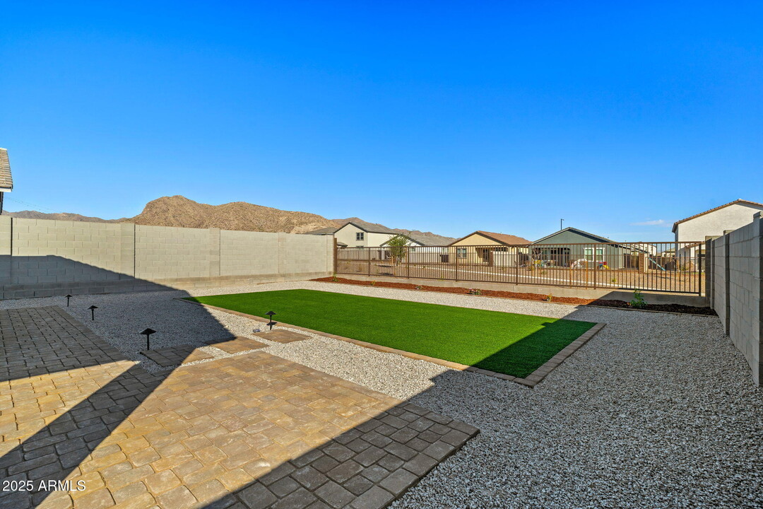 20044 W Badgett Ln in Litchfield Park, AZ - Building Photo