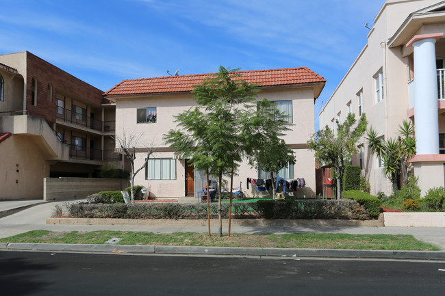 113 S Cedar St in Glendale, CA - Building Photo - Building Photo