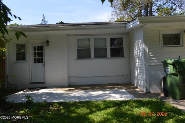 14 Homestead Ln in Roosevelt, NJ - Building Photo - Building Photo