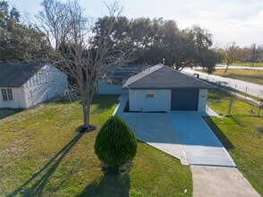 5502 Elm Tree Dr in Houston, TX - Building Photo - Building Photo