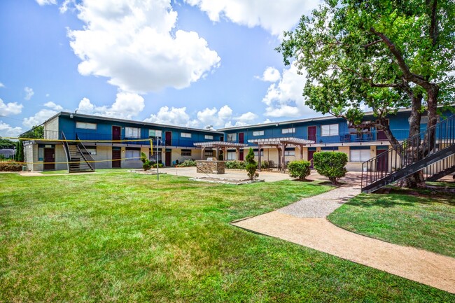 The Station Apartments in Houston, TX - Building Photo - Building Photo