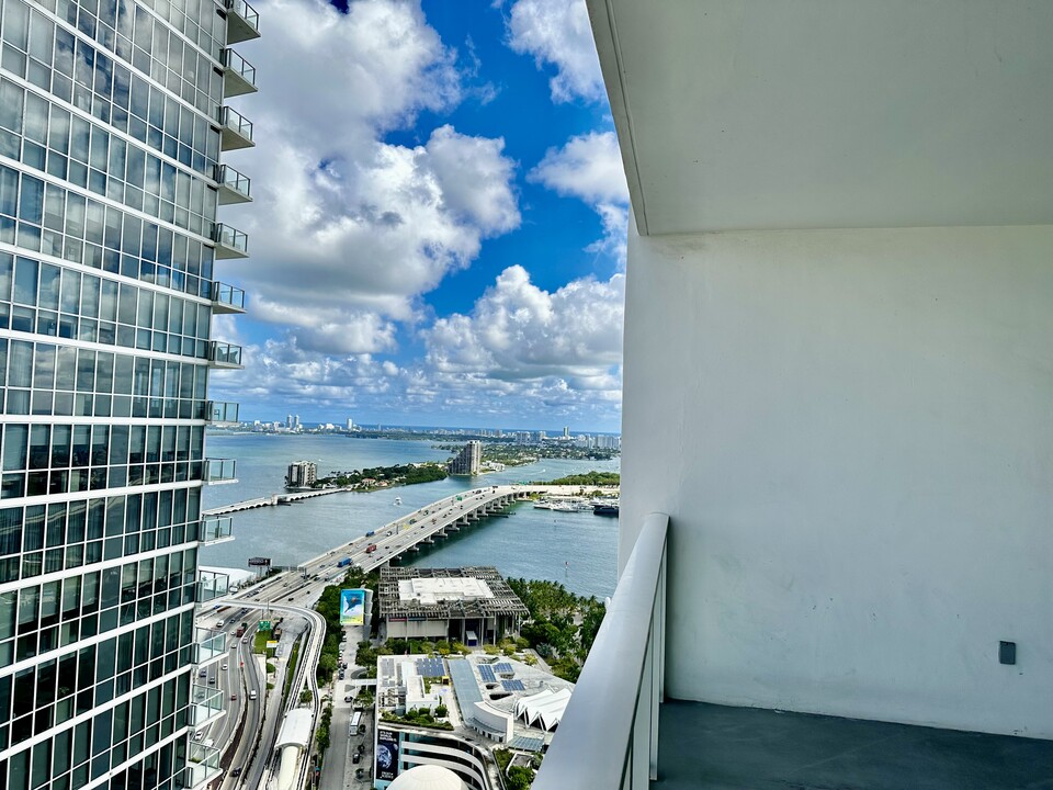 1040 Biscayne Blvd, Unit 3505 in Miami, FL - Building Photo