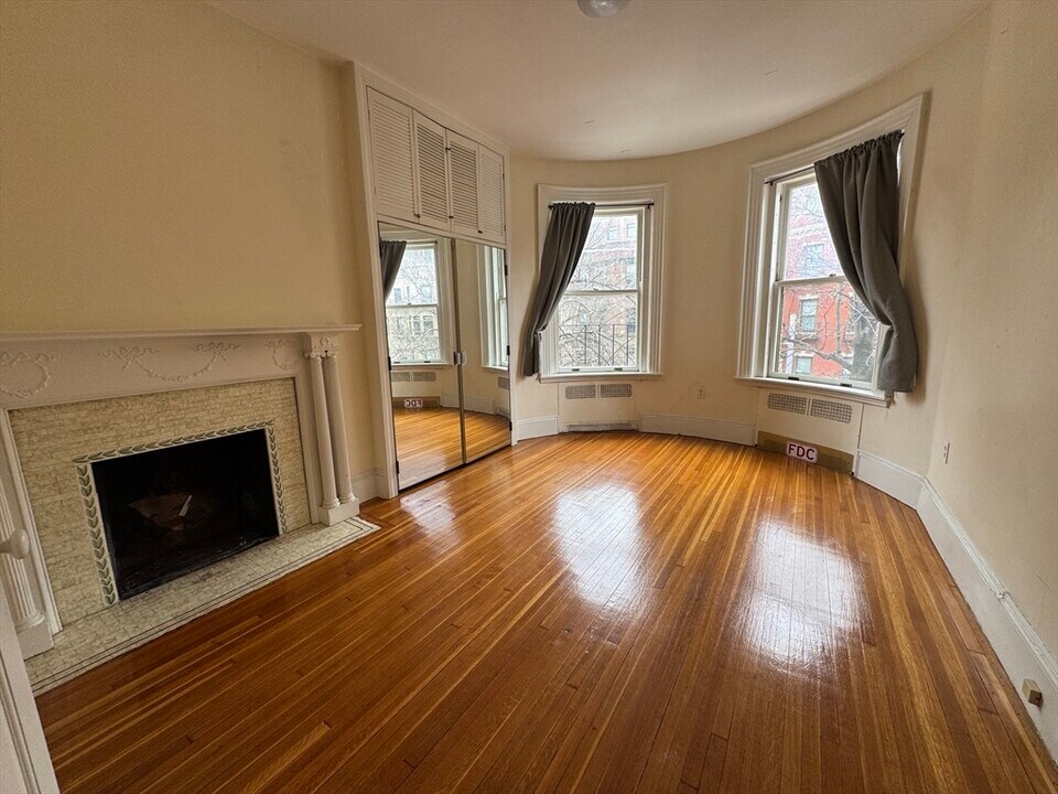 189 Bay State Rd in Boston, MA - Building Photo