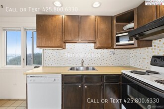 2022 Taylor Ave N in Seattle, WA - Building Photo - Building Photo