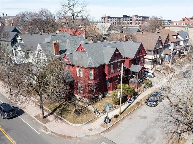 636 University Ave, Unit Apt 2