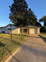 5717 Woodrow St in Texas City, TX - Building Photo