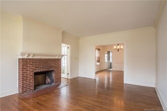 77 Maplewood Ave in West Hartford, CT - Building Photo - Building Photo